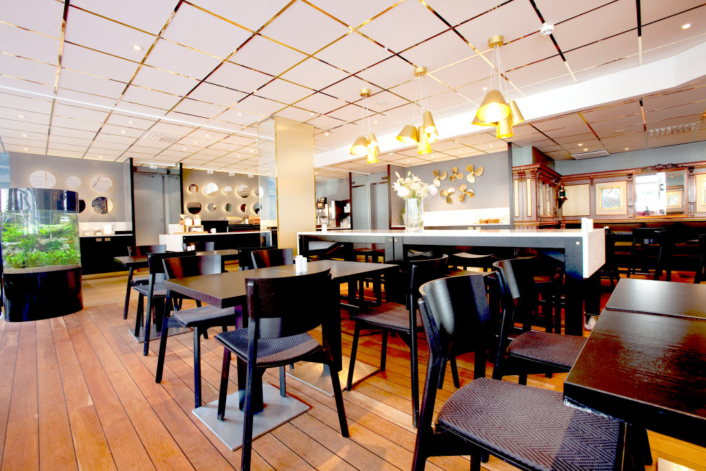 Photo by: Jessica Lund Restaurant, buffet